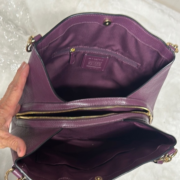 Coach Hallie Shoulder Bag Refined pebble leather Boysenberry Purple / Gold - Picture 13 of 16